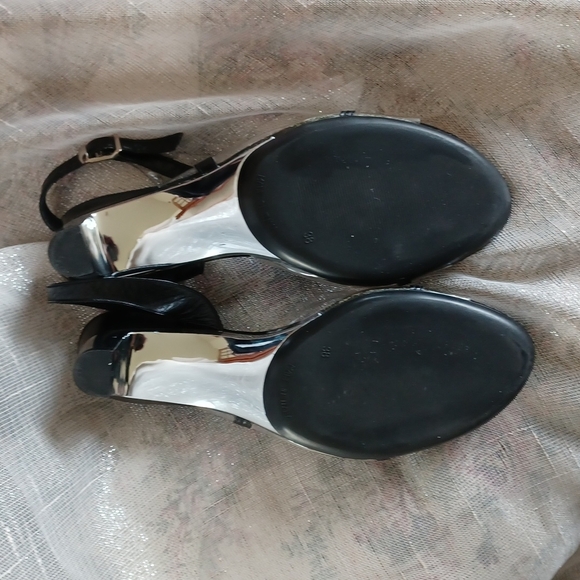 VINTAGE 70'S ONEX BLACK CLEAR AND LUCITE SLINGBACK HEEL SZ 7 (38) - Picture 4 of 4